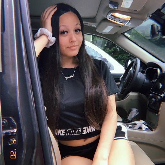 Meet your Posher, Jackie🇵🇭 - Picture 1 of 1